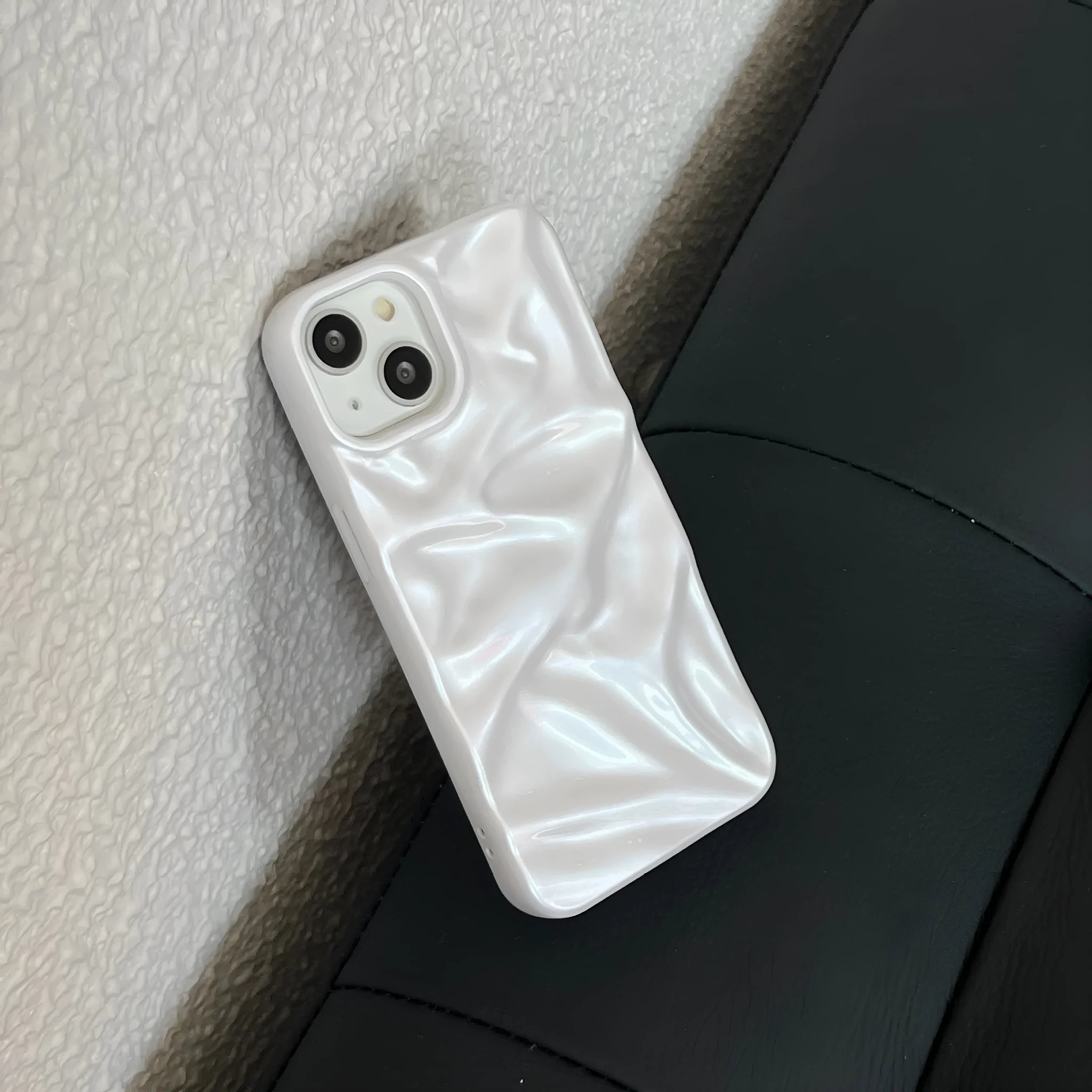 Electroplating three-dimensional pleated TPU phone case in wrinkled pearlescent white for iPhone