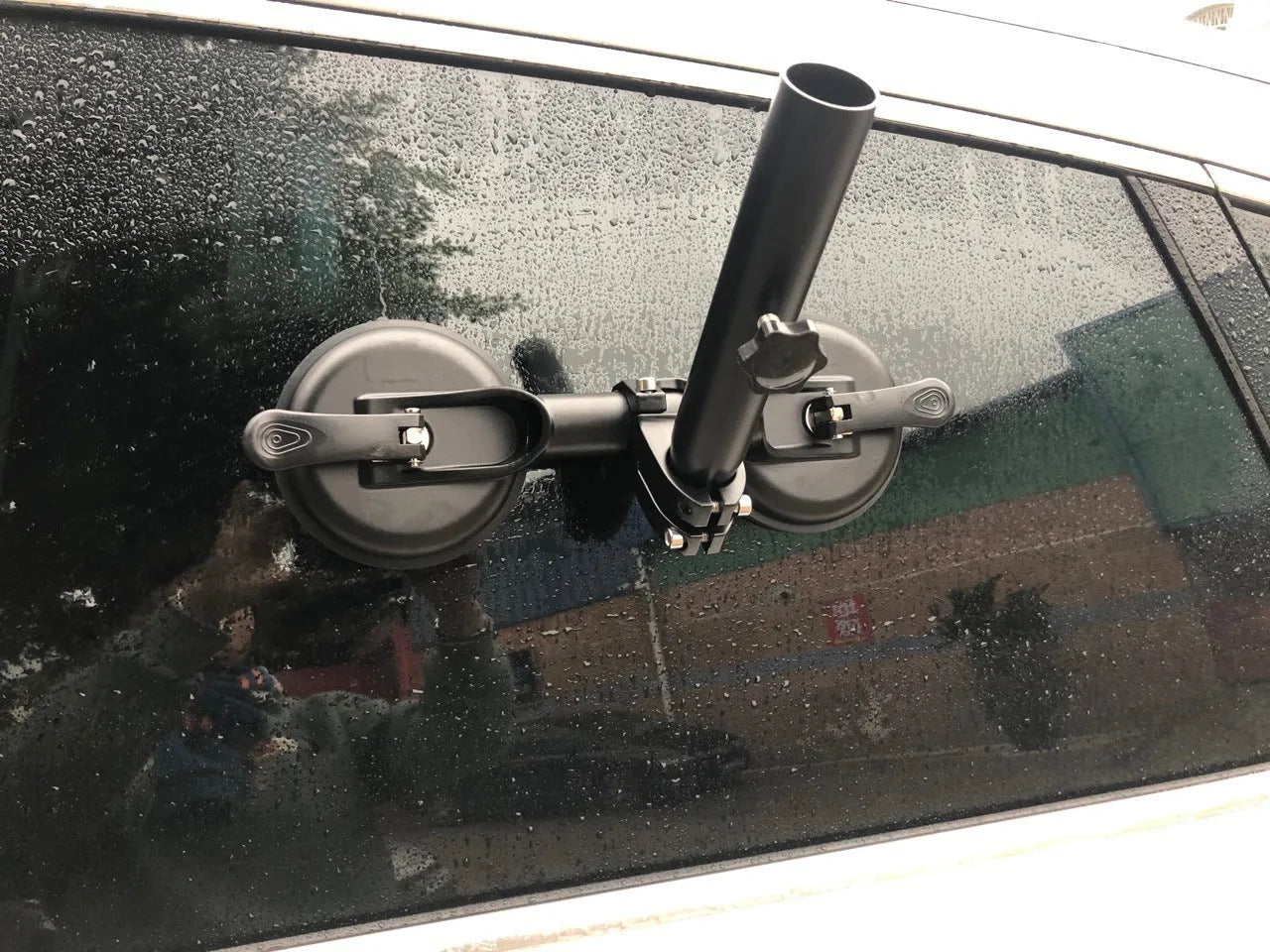 Black ABS off-road car sucker base with a round rubber sucker for mounting flagpoles on vehicle glass.