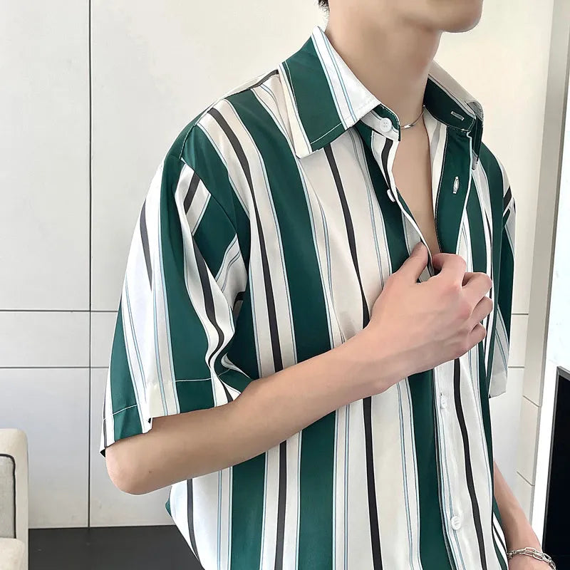 Loose casual ruffian handsome top in green with pointed collar, yarn-dyed fabric