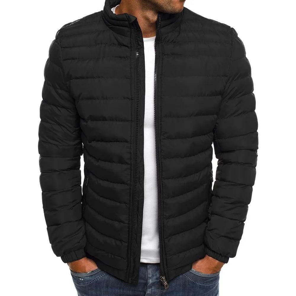 Men's thickened polyester padded jacket with zip pockets and long sleeves in a solid colour, loose fit winter overcoat