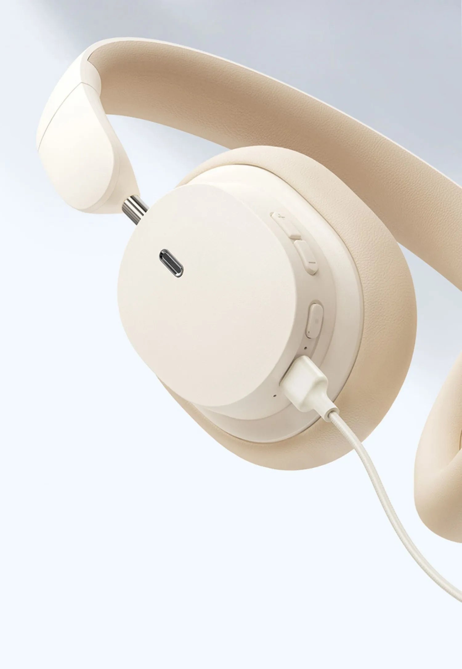 Head-mounted Bluetooth earphone in beige or grey with Type-C charging cable