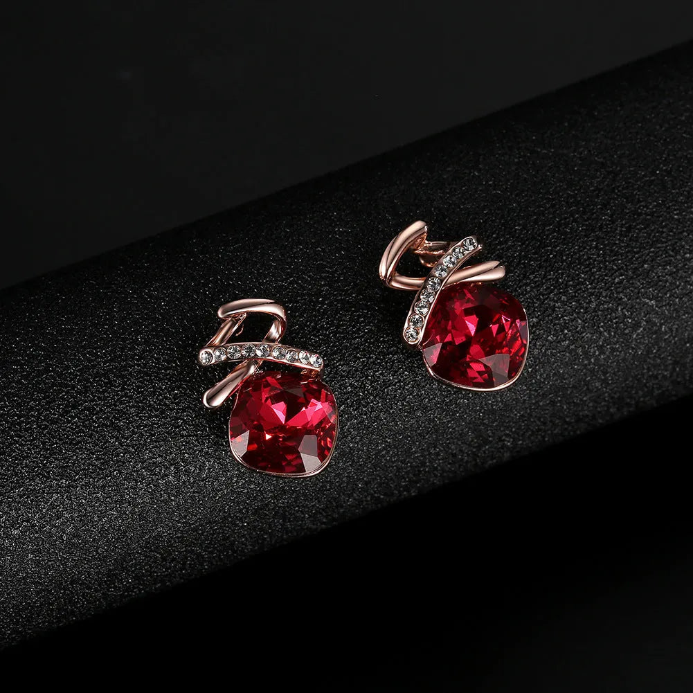 Women's alloy necklace and earring set with an adjustable water wave chain.