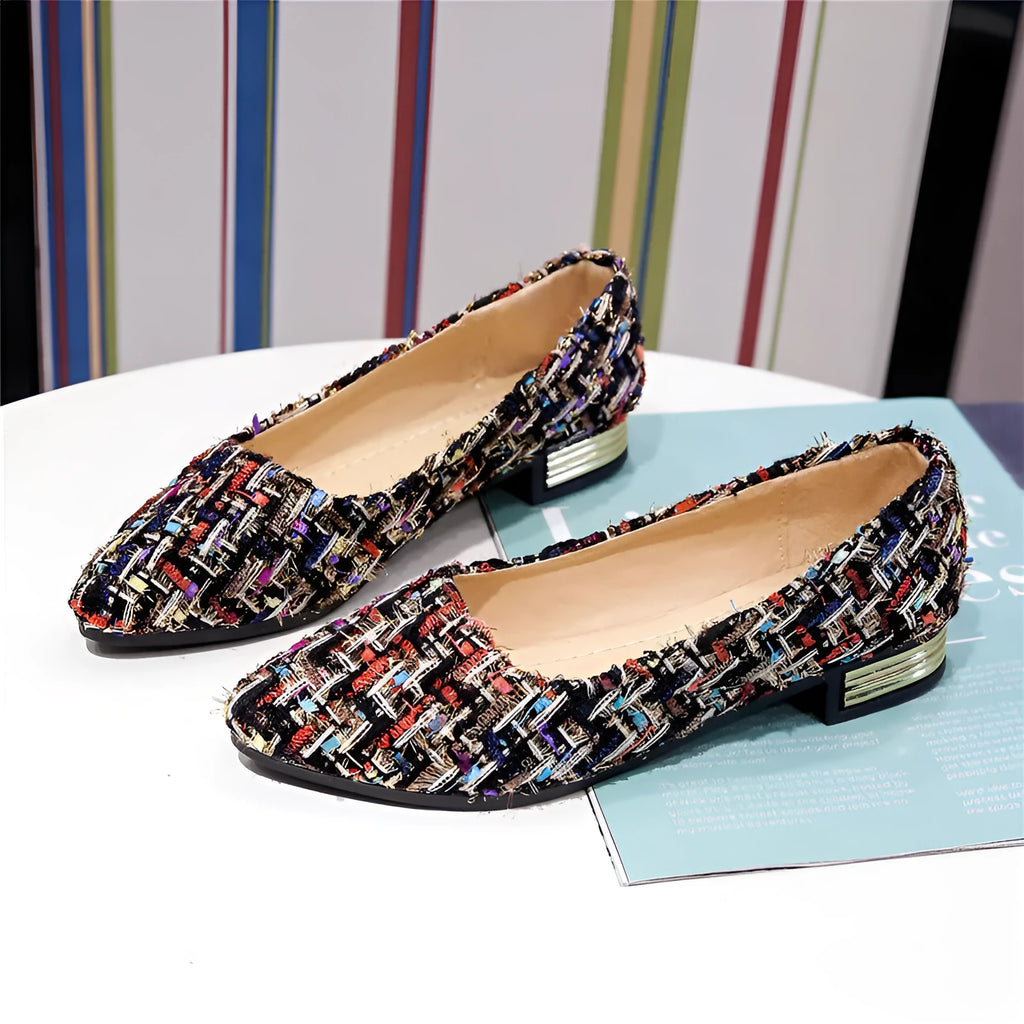 Women's low-cut canvas casual shoes with floral pattern and shallow V-cut opening