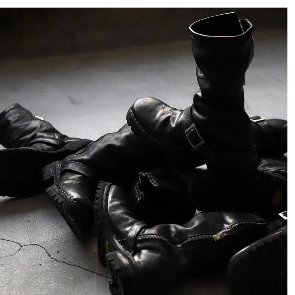 Men's dark retro Martin ankle boots with side zip closure and round toe