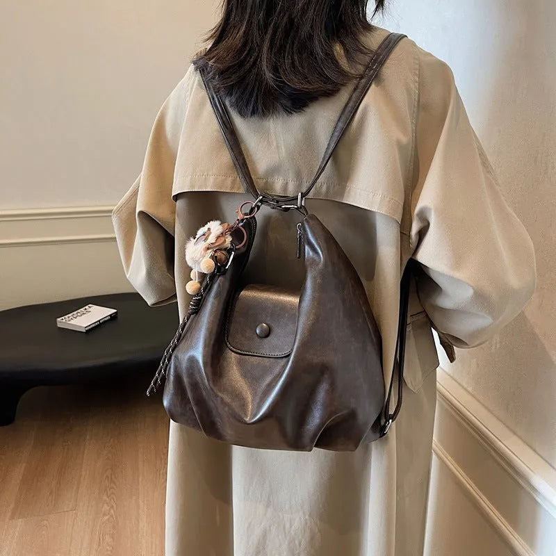 Women's leather shoulder bag in horizontal square shape with single strap
