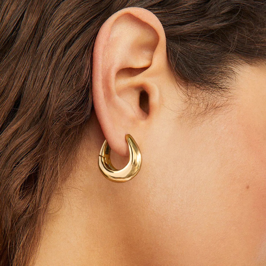 Geometric ellipse-shaped stainless steel ear clip with electroplated 18K gold finish for women