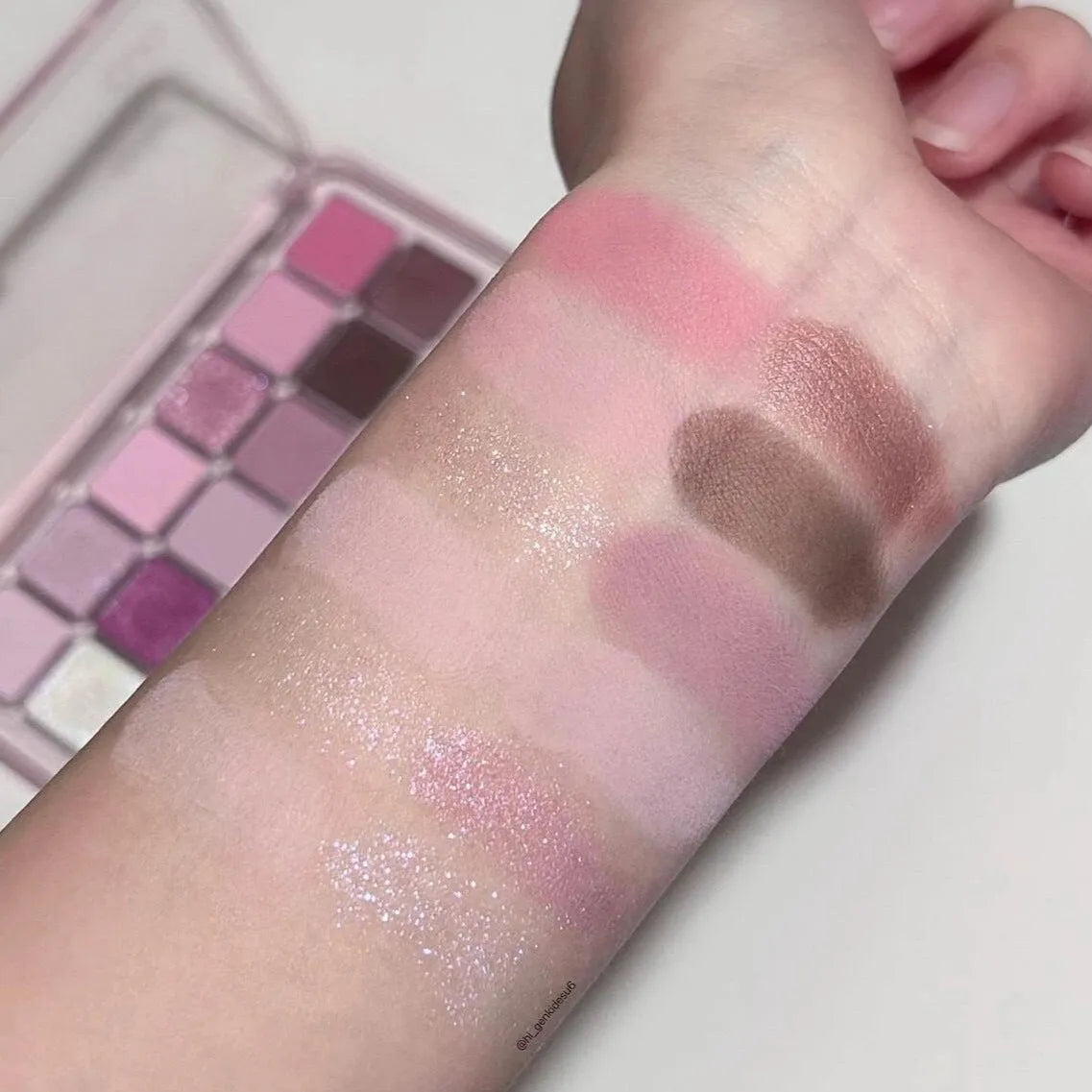 Creative Home 12 colour eyeshadow palette showing peach apple and cherry plum powder shades