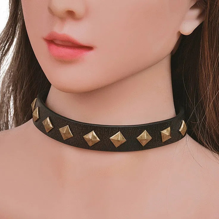 Bronze cowhide leather retro punk rivet collar for fashion or fetish wear