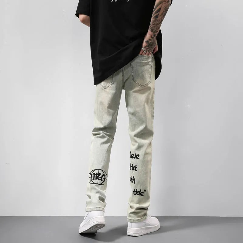 American Vintage khaki straight-leg distressed jeans with yellow mud dye letter print on cotton denim, mid-rise, zip fly