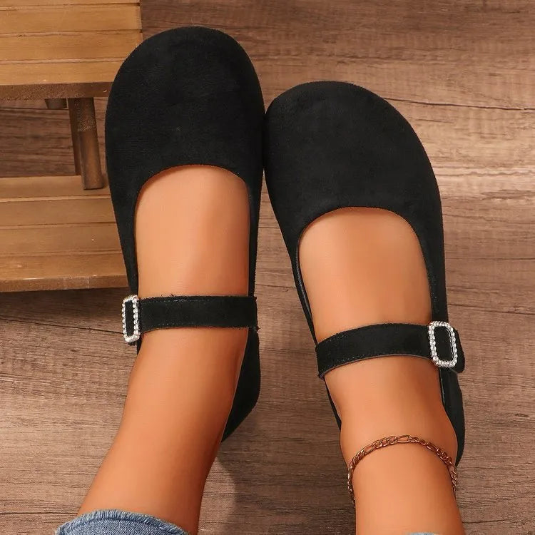 Women's black canvas fisherman shoes with rubber sole and flat profile