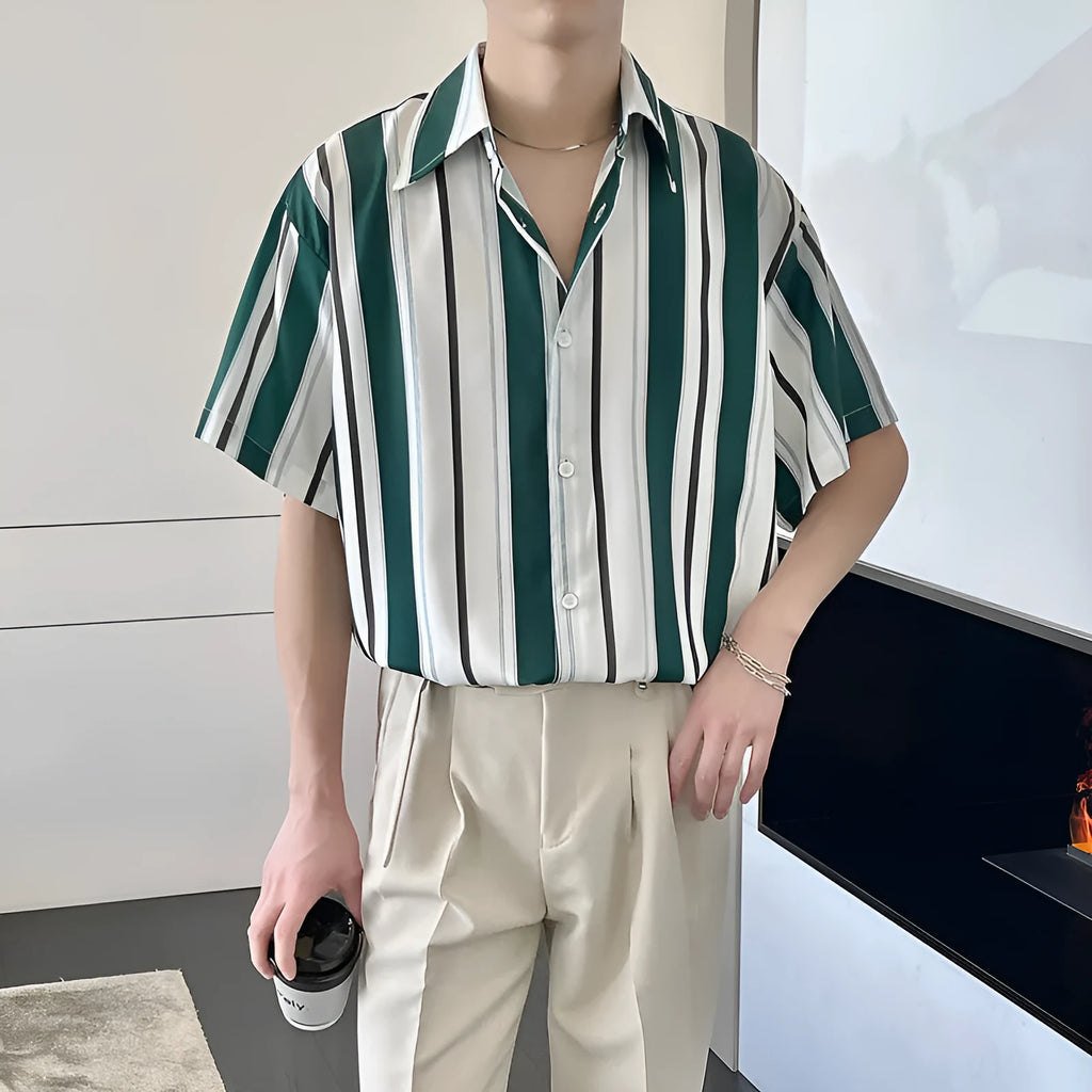 Loose casual ruffian handsome top in green with pointed collar, yarn-dyed fabric