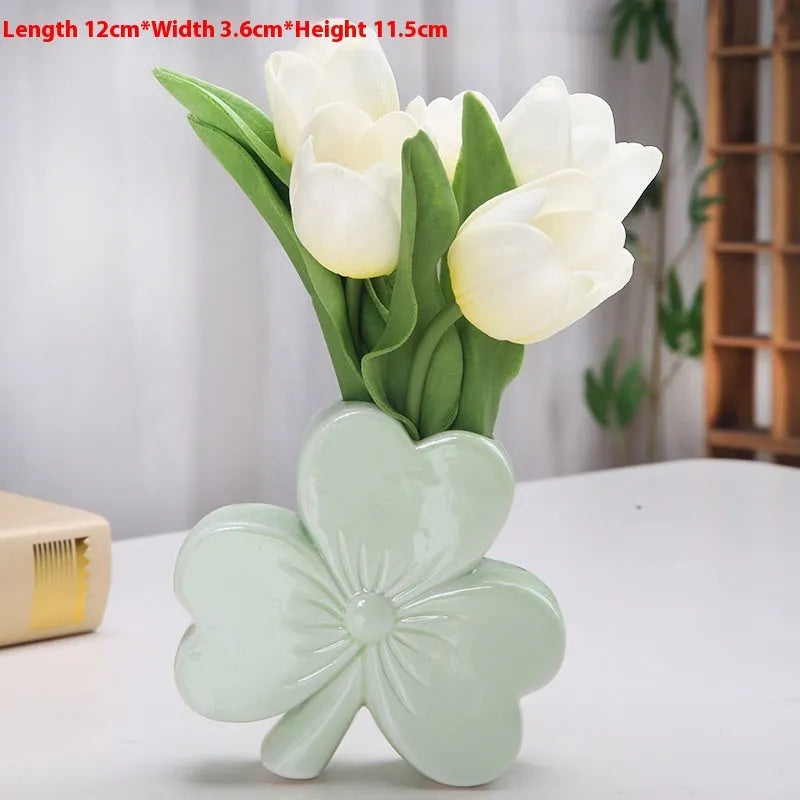 Clover ceramic desktop vase in European style with white porcelain construction