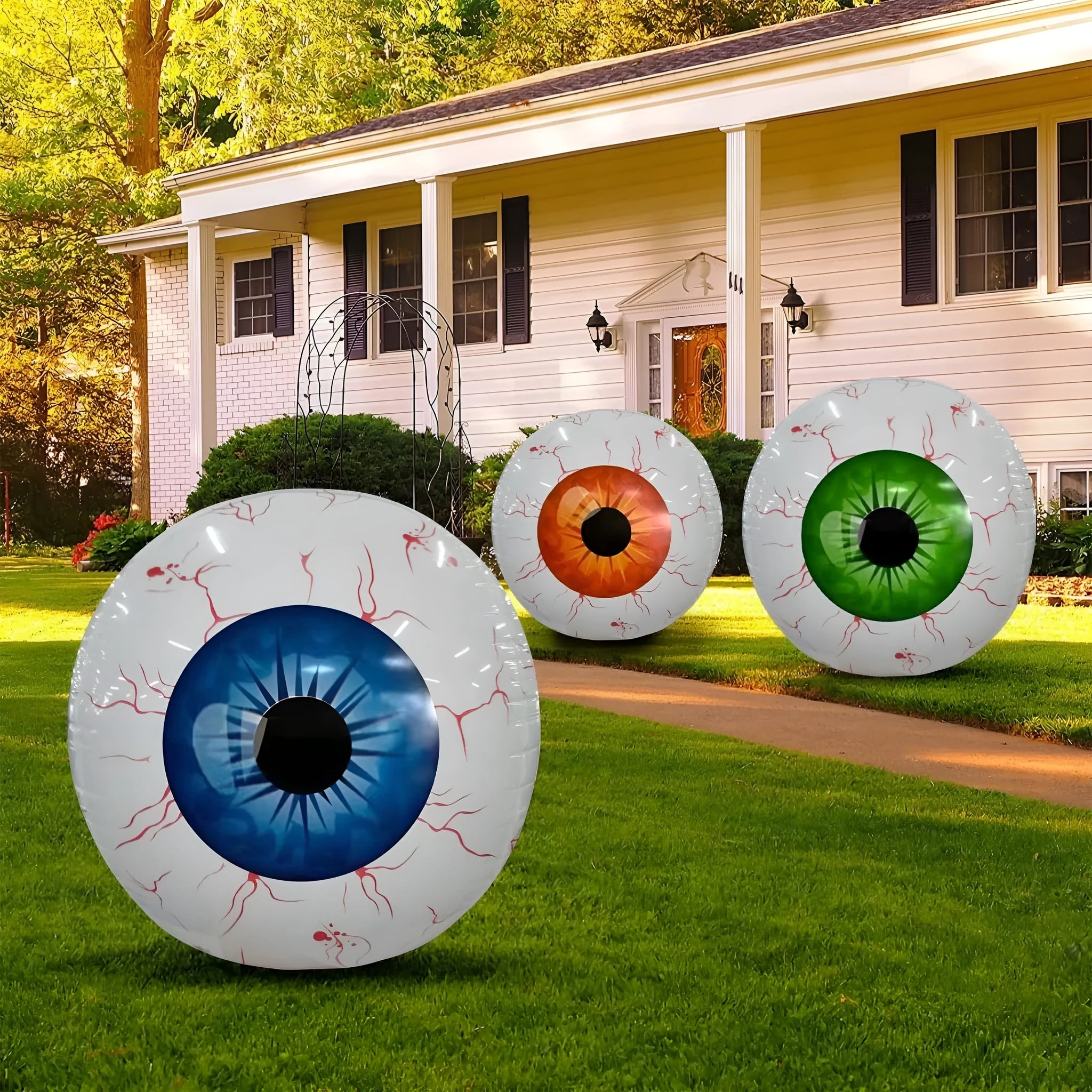 Red Halloween eyeball balloon with bloodshot design, inflated to 40 cm diameter.