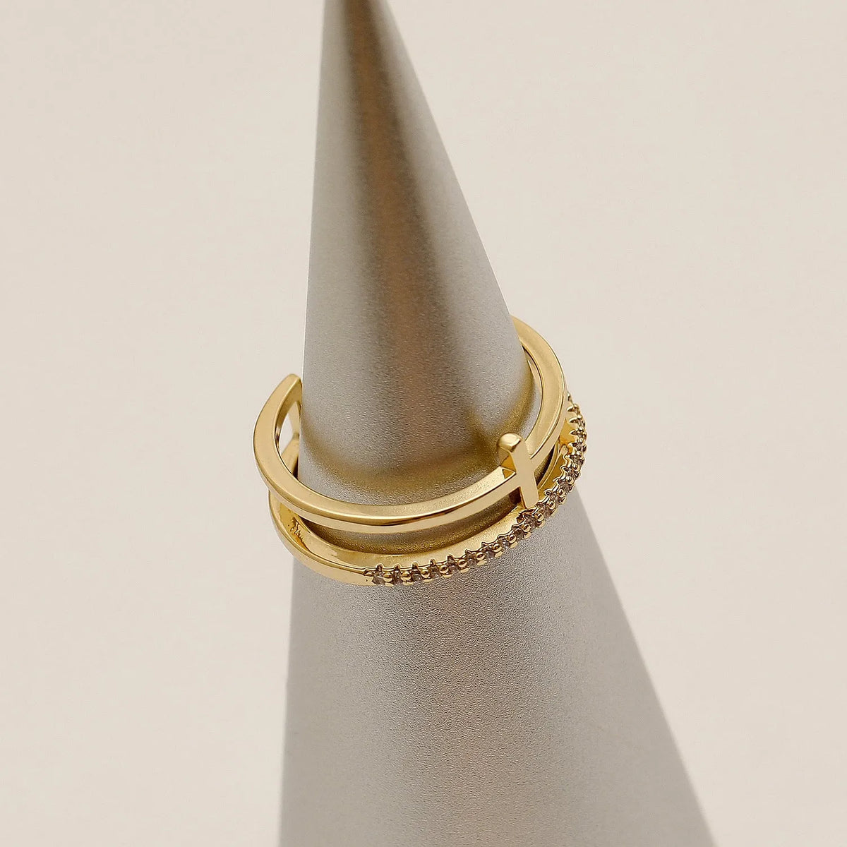 Women's simple ring with inlaid zircon, 14K gold colour on copper, adjustable opening