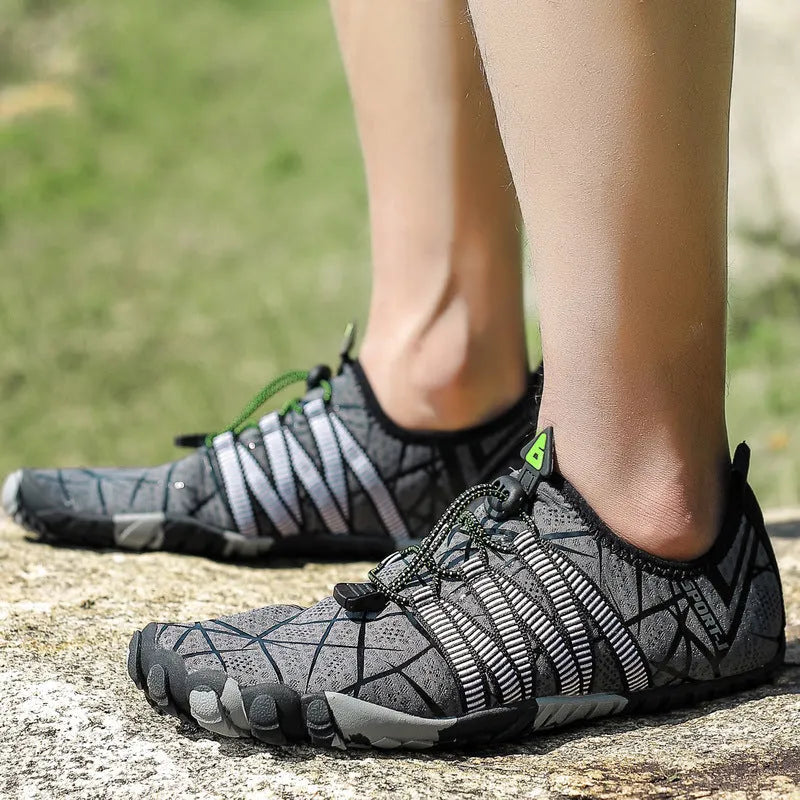 Five-finger wading shoes with non-slip rubber sole, EVA midsole and cloth upper, in black, green, grey or red, sizes 36-46