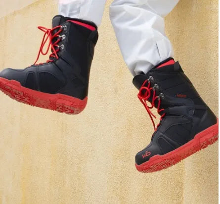 Men's black ski boots with tie closure, rubber outsole, EVA midsole, and shock-absorbing insole, sizes 35 to 45.