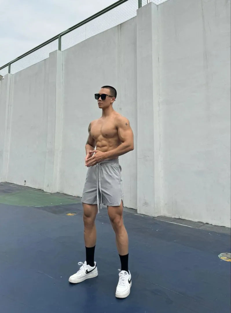 Men's ice silk quick-drying double-layer quarter shorts in multiple colours.