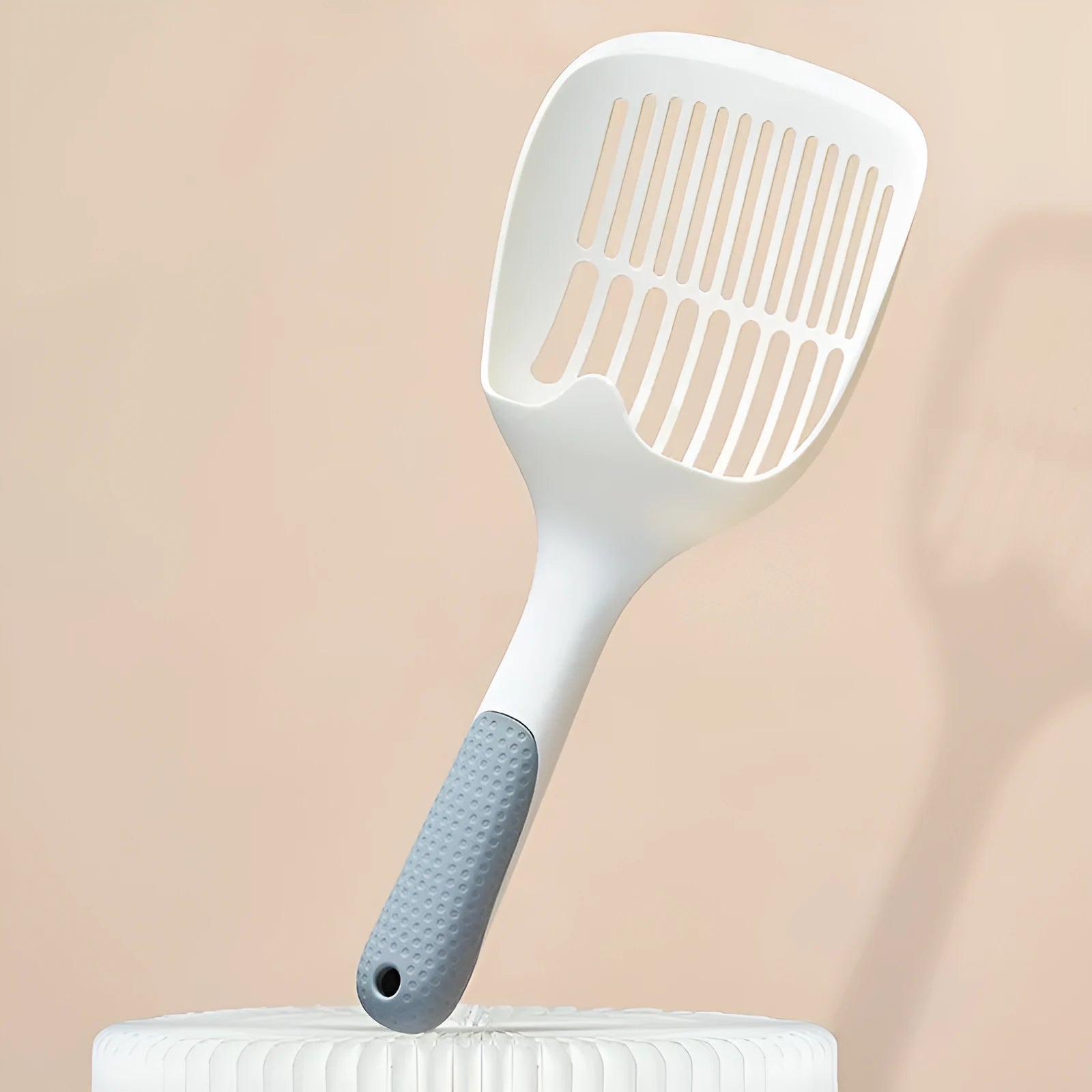 White plastic cat litter scoop with base on a clean surface, 29.5x12.8cm
