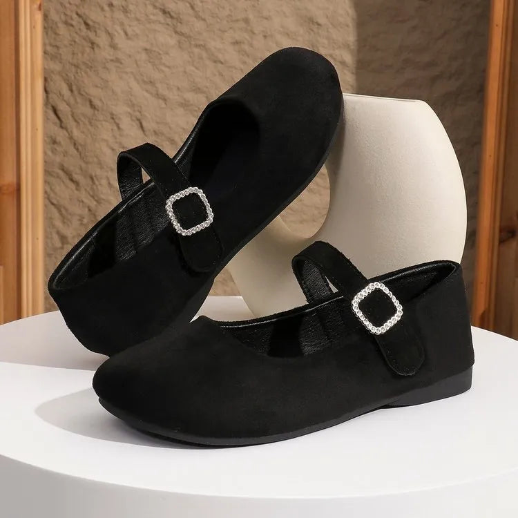 Women's black canvas fisherman shoes with rubber sole and flat profile