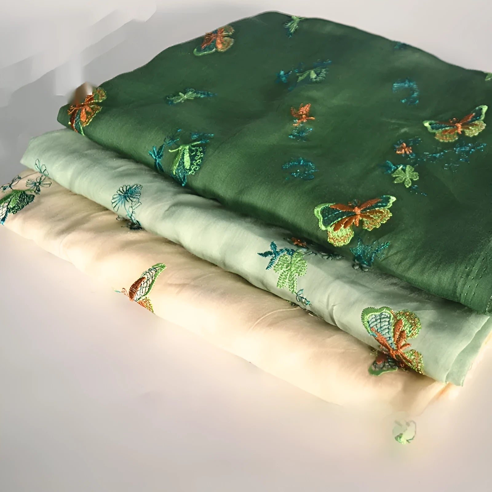 A piece of pure ramie fabric in a choice of beige, grass green or dark green, shown with a width of 140cm.