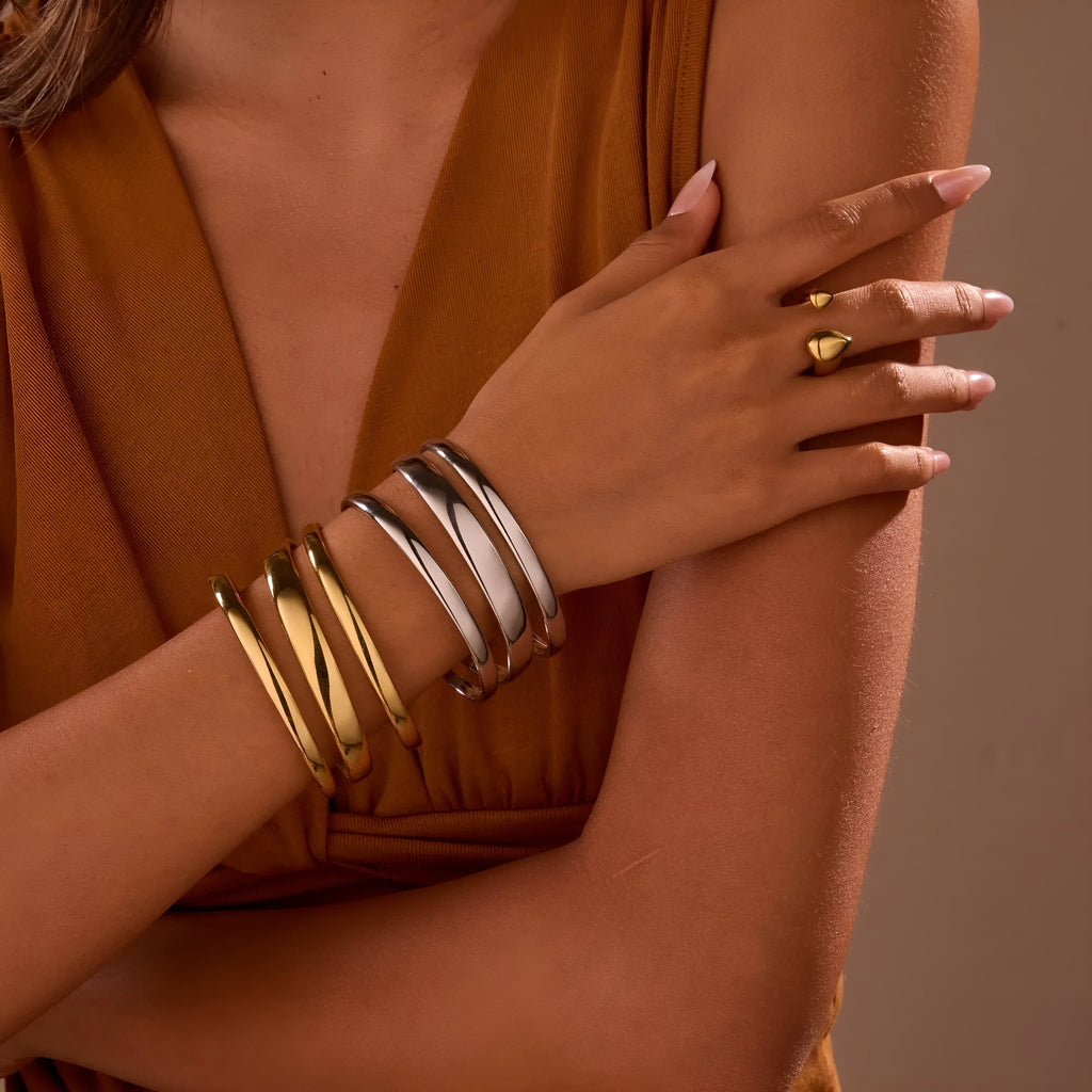 Women's stainless steel bracelet with geometric design and simple opening mechanism in gold electroplated finish