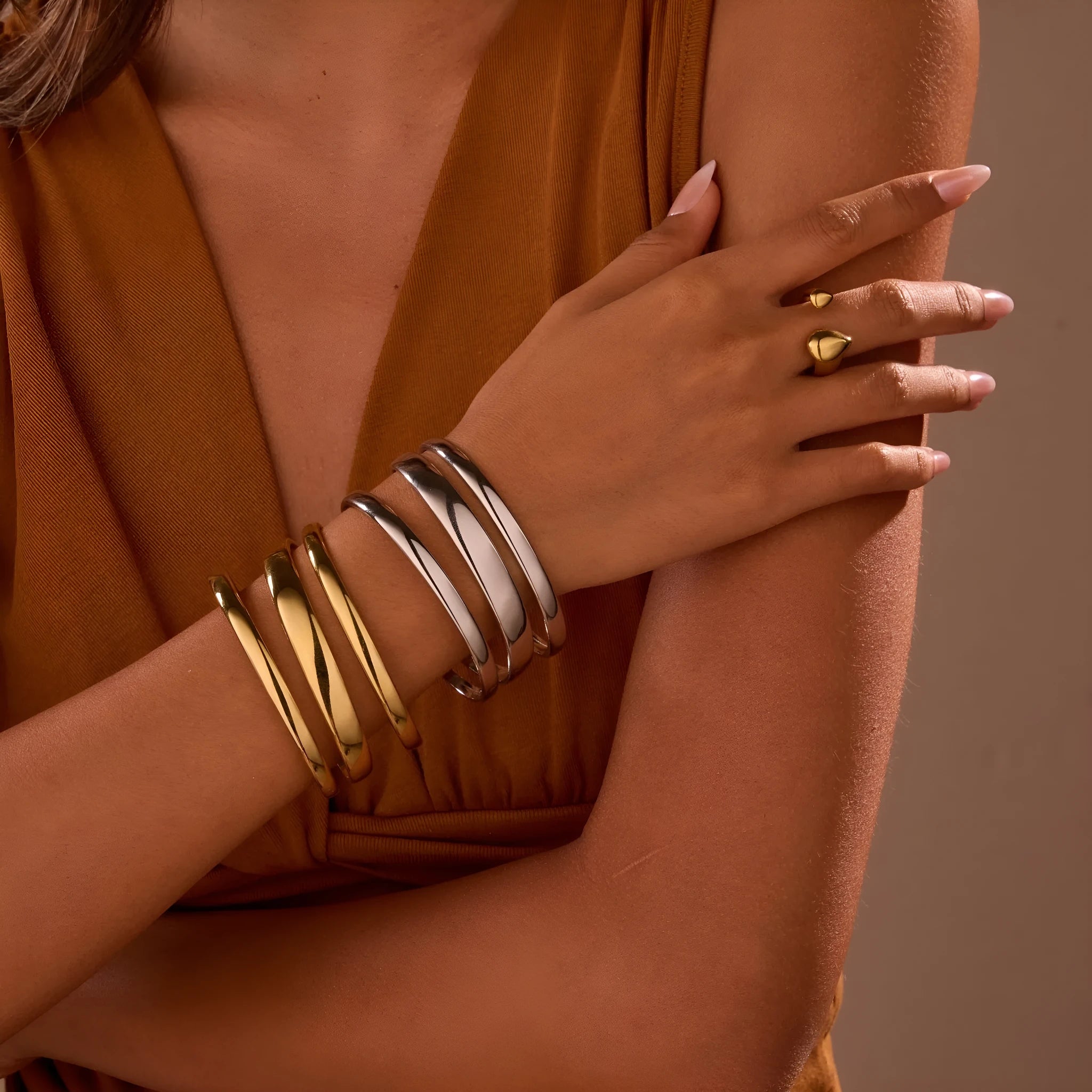 Women's stainless steel bracelet with geometric design and simple opening mechanism in gold electroplated finish