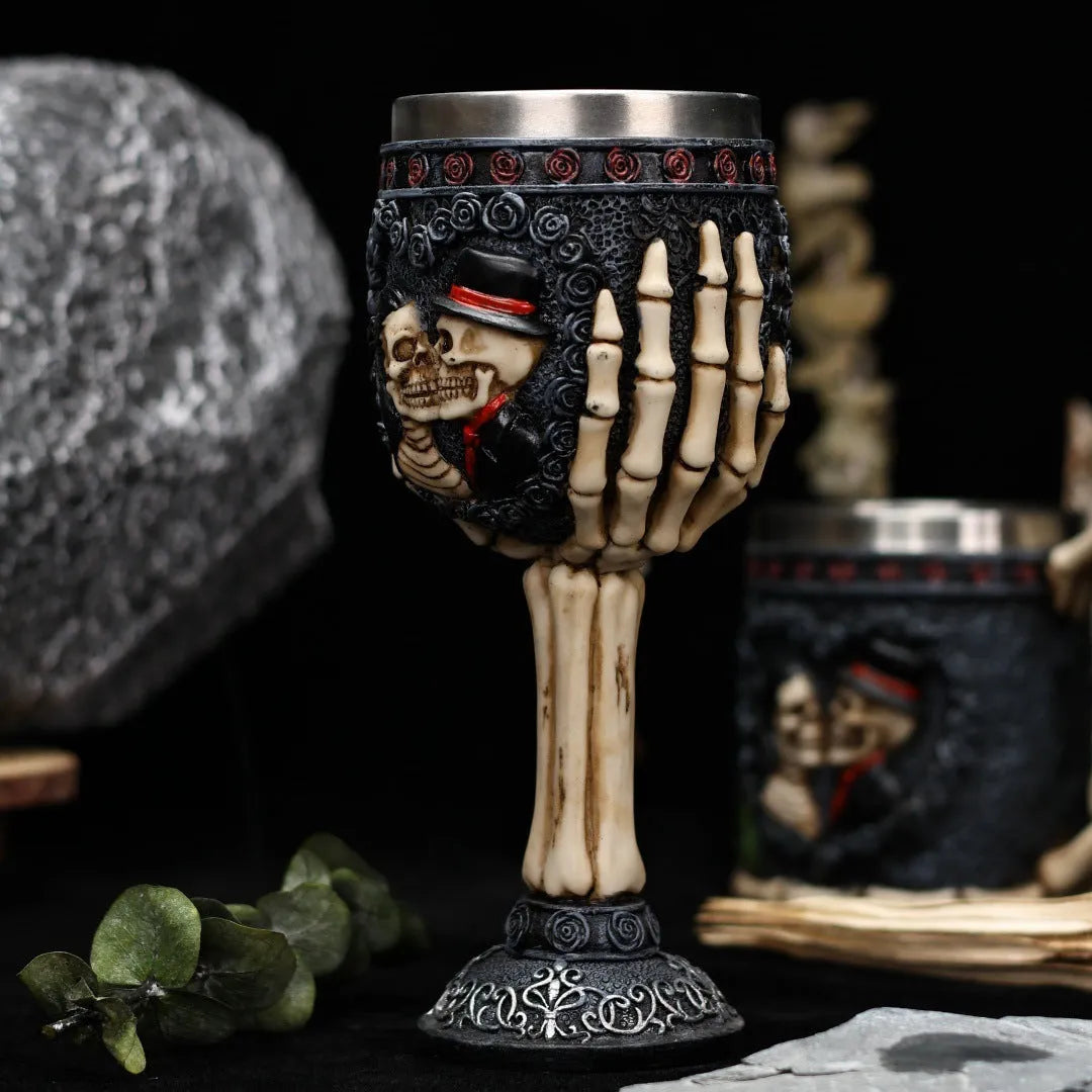 A pair of stainless steel skull skeleton design wine glasses with a retro style, 200ml capacity.