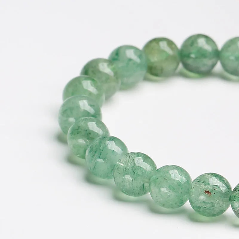 Green strawberry quartz hand-woven bracelet with 7.5mm beads in geometric single circle design