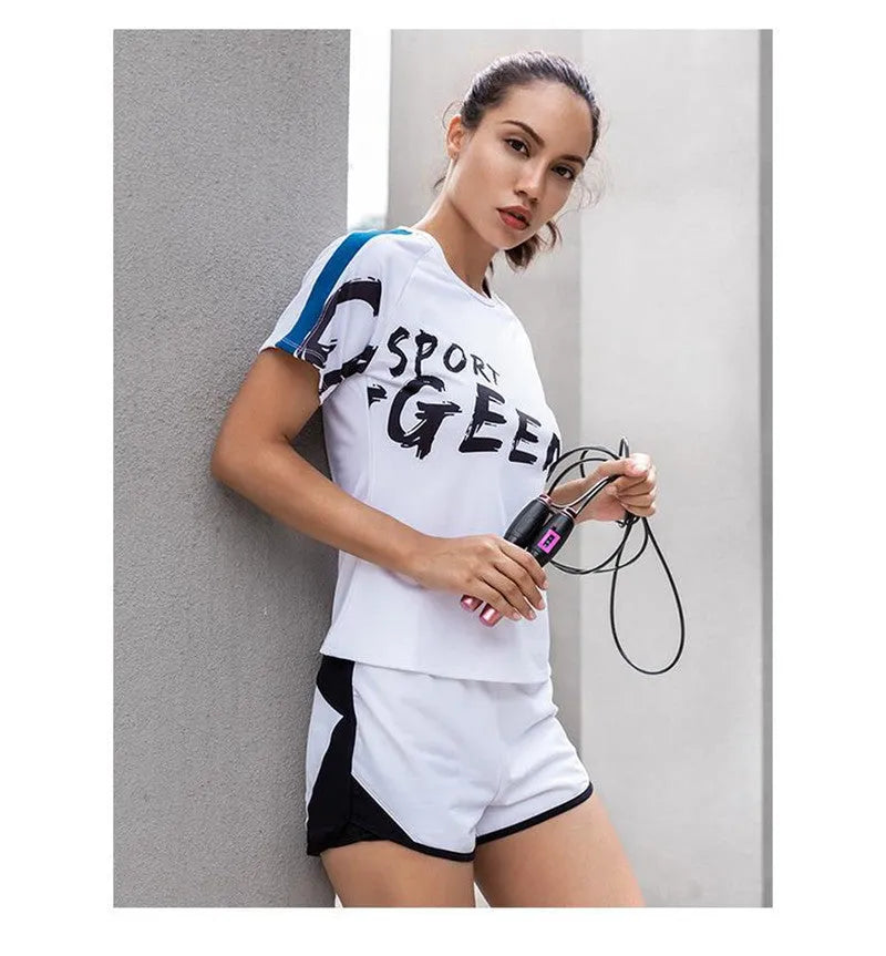 Adjustable digital skipping rope with black ABS handle and TPU coated steel cable on workout mat