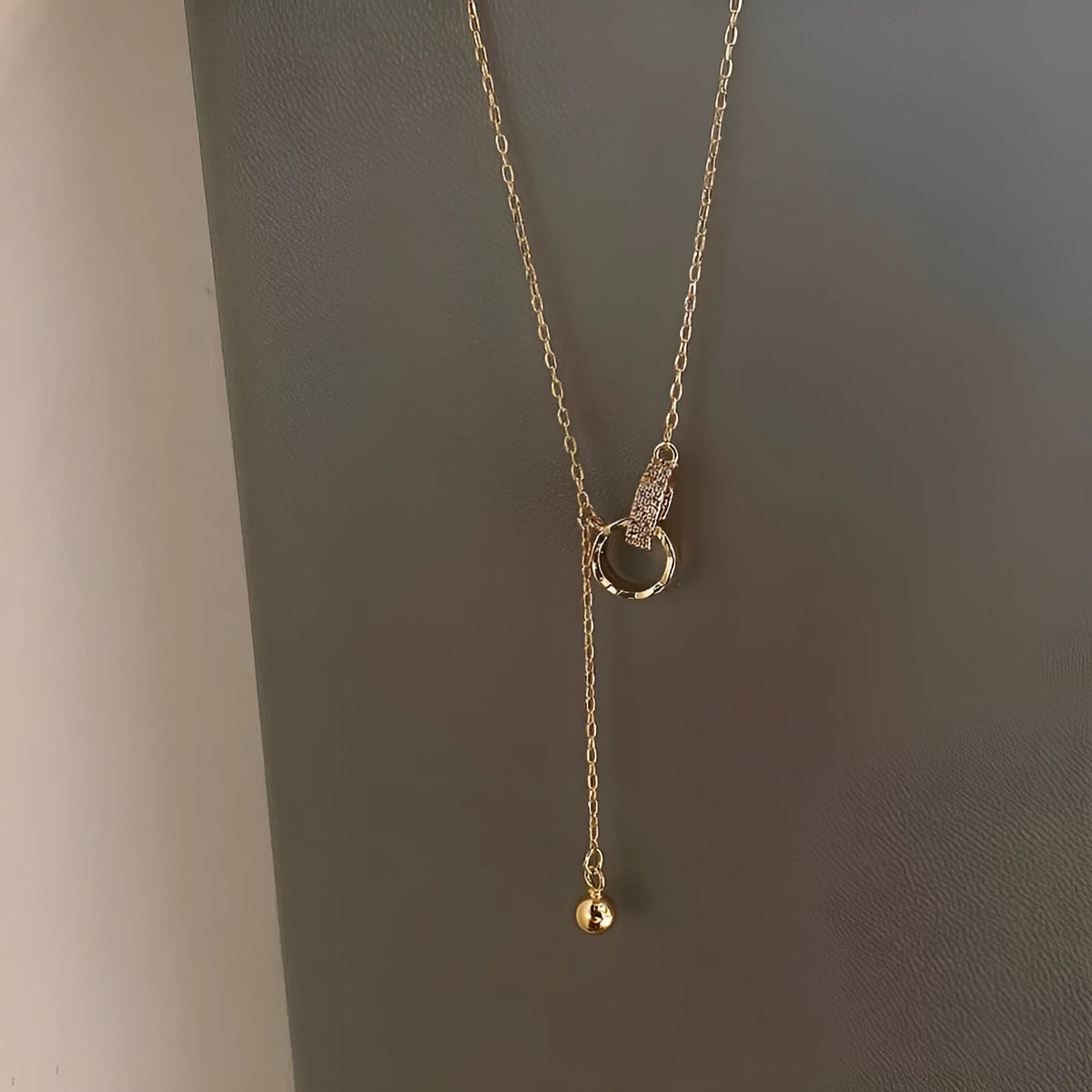 Gold plated clavicle chain necklace for women in gold colour, single necklace