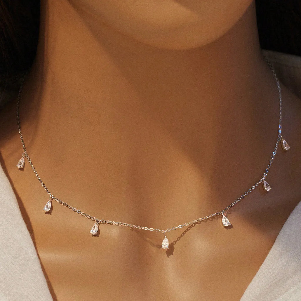 Gentle drop-shaped artificial zircon pendant on a 925 silver O-chain necklace in rose gold finish.