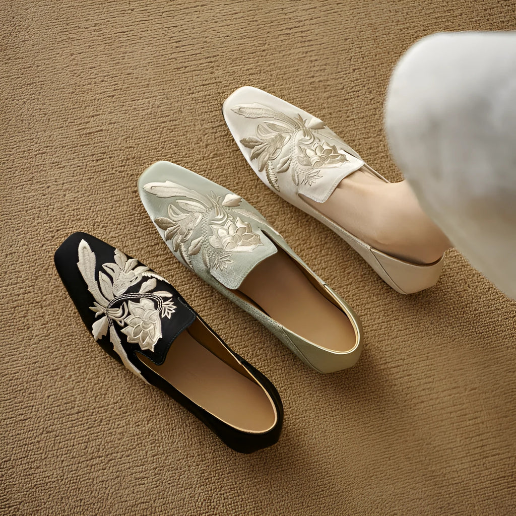 Women's embroidery low-cut flat pumps in retro style with cloth upper and round toe