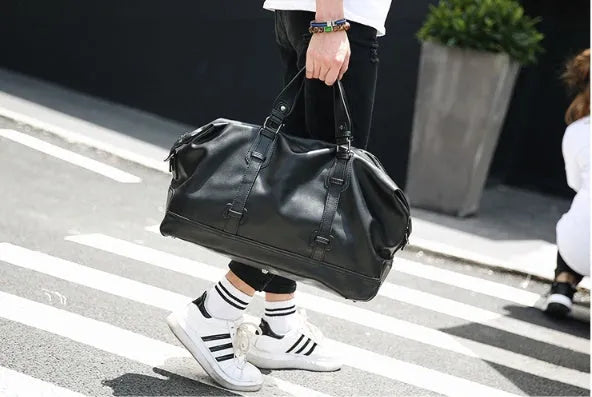 Large-capacity black PU leather handbag with shoulder strap and notebook compartment