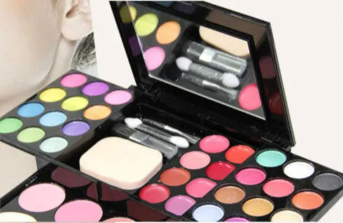 Compact 3-layer makeup box with 24 colour eyeshadow 8 colour lipstick and brushes in portable case 14.2cm x 11cm x 3cm