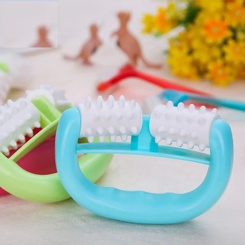 Handheld anti-cellulite massager roller in blue dot wheel finish with compact 13.5x8.5cm body