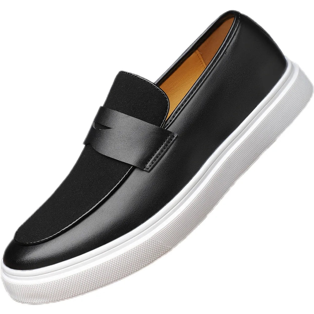 Black men's slip-on Gommino casual shoes with tassel detail on round toe.