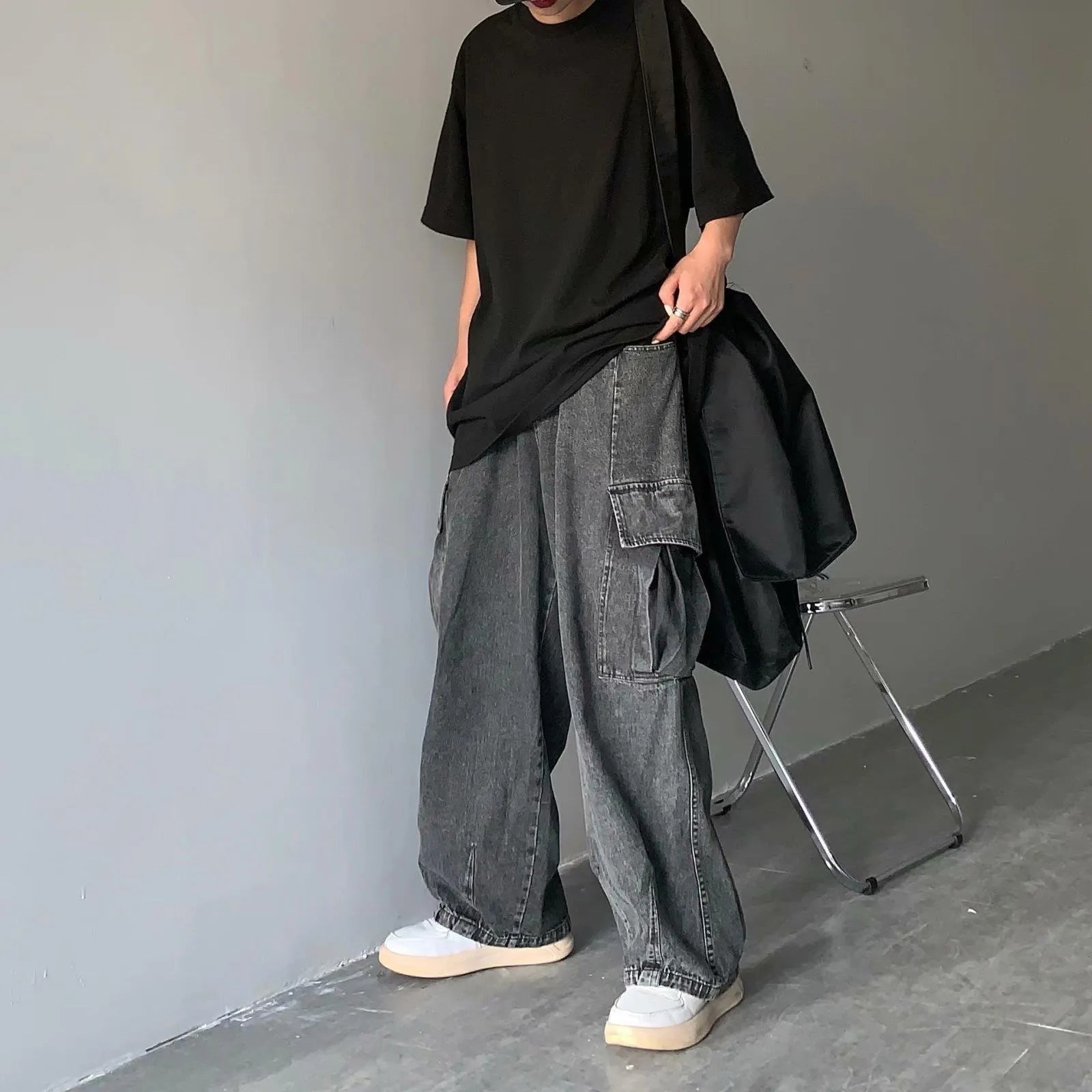 Street retro loose cargo jeans with large pockets, cropped straight-leg, in blue colour