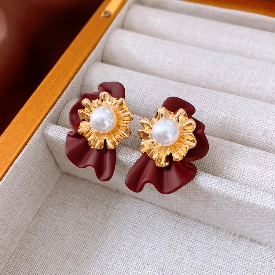Gold electroplated silver needle pearl flower earrings in Gold Red imitation pearl geometric Chinese style