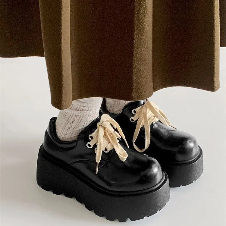 Women's matte black retro lace-up shoes with a thick rubber sole and a 6-8cm English muffin heel.