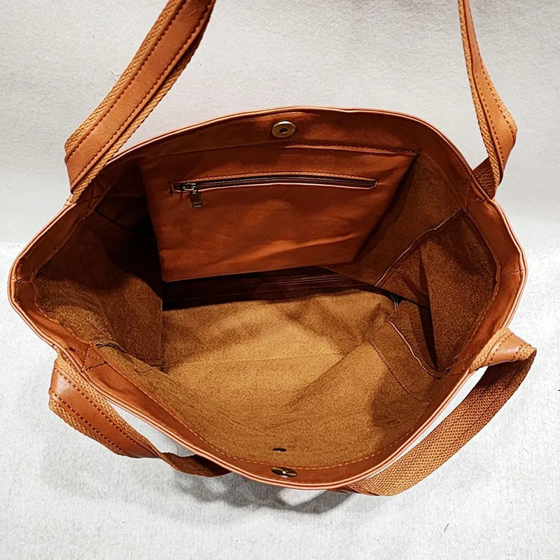 Retro large capacity shoulder bag with big pocket in oil wax leather-look PU, size 36x14x41cm, available in multiple colours.
