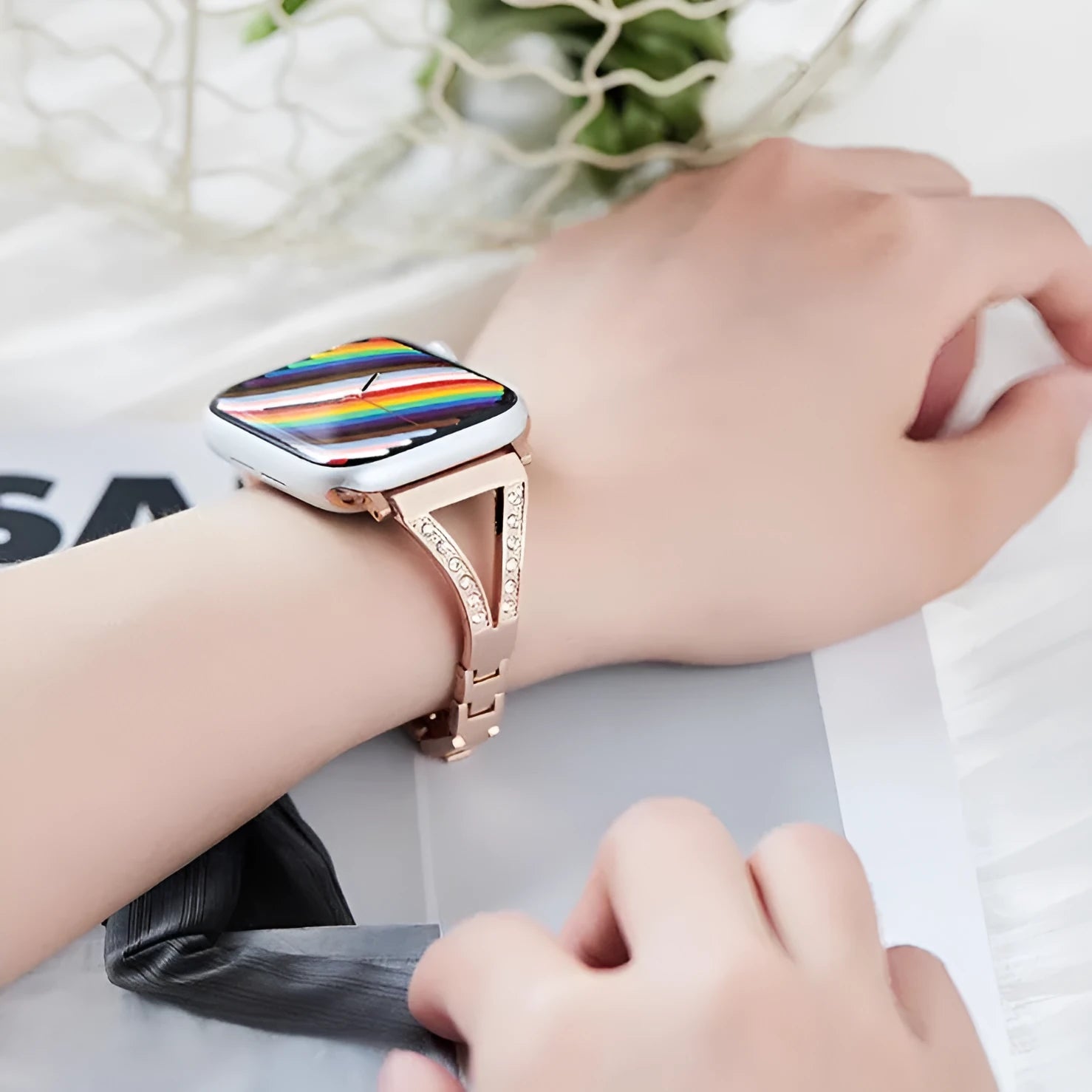 Metal diamond stainless steel watch strap for Apple Watch in silver, black, golden, or rose gold – fits 38/40/41mm and 42/44/45mm models