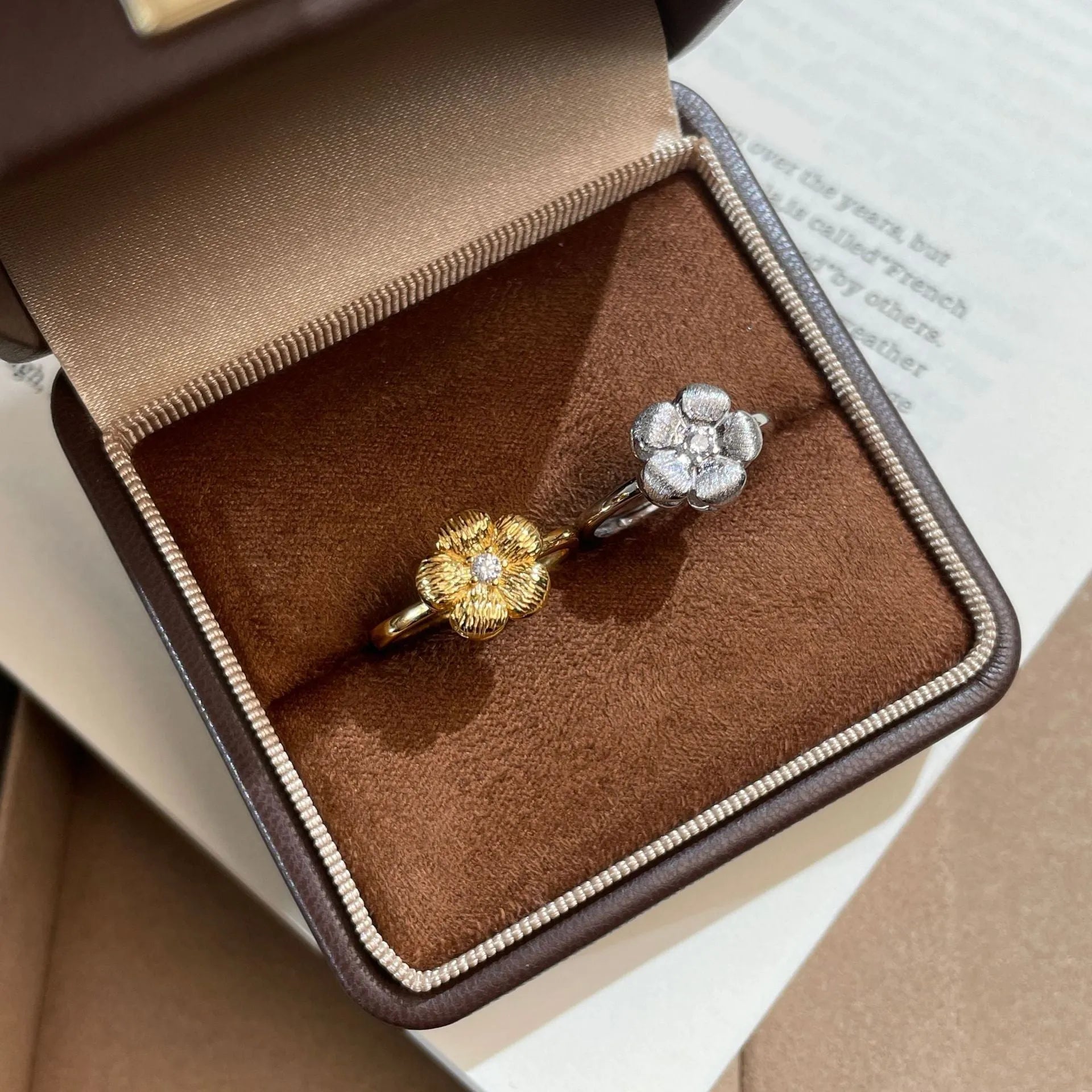 Three-dimensional plum blossom ring for women with adjustable opening in yellow gold colour
