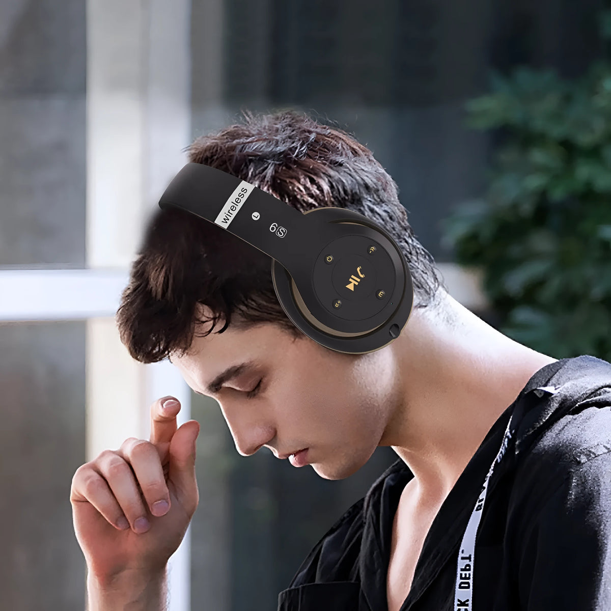 Bluetooth gaming headset in white, pink, red, blue or black with HiFi audio, V5.0+EDR and TF card support up to 32G.