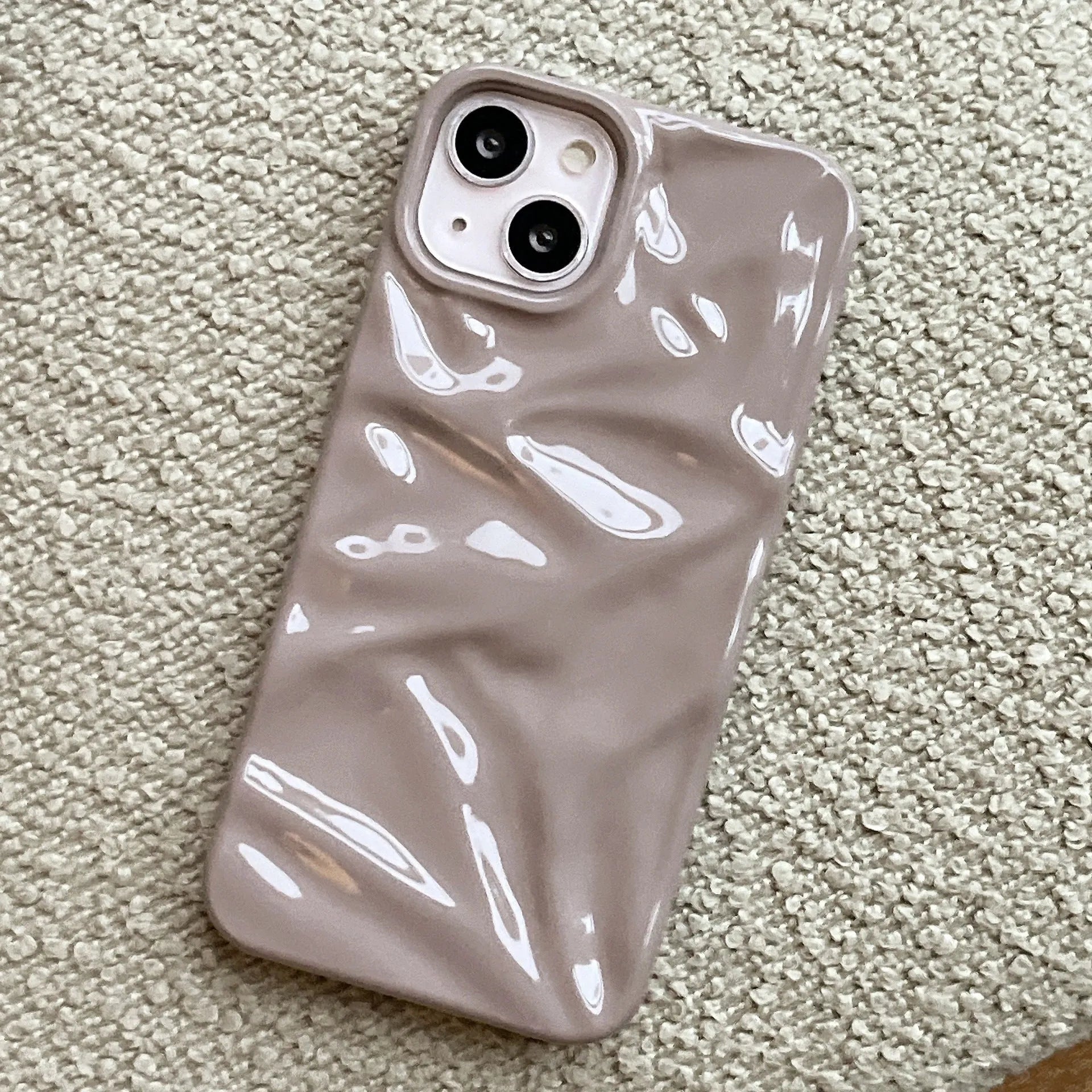 Electroplating three-dimensional pleated TPU phone case in wrinkled pearlescent white for iPhone