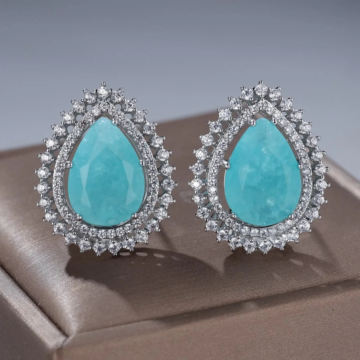 Women's platinum-coloured water drop earrings with heart-shaped ice flower diamond design elements