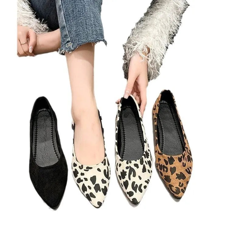 Women's leopard print flat pumps with pointed toe and cotton canvas upper on rubber sole