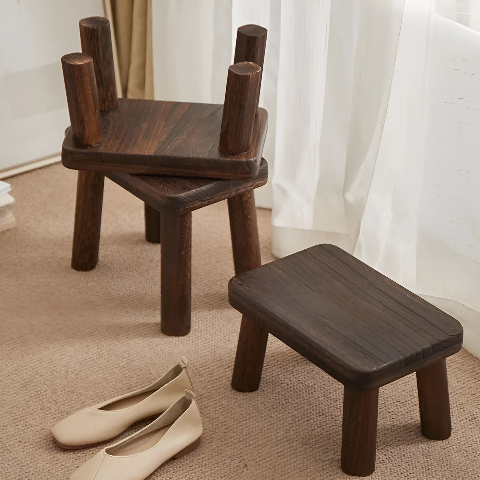 Distressed solid wood stool for changing shoes with a bracket frame structure.
