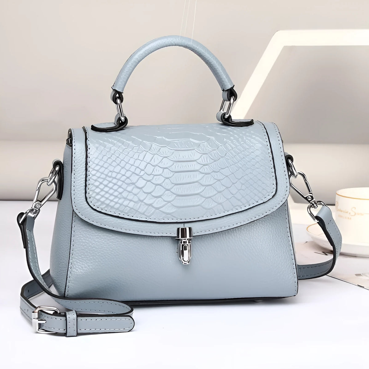 Real leather cross-body bag in head layer cowhide with crocodile print, small square shape, lock opening, blue or brown.