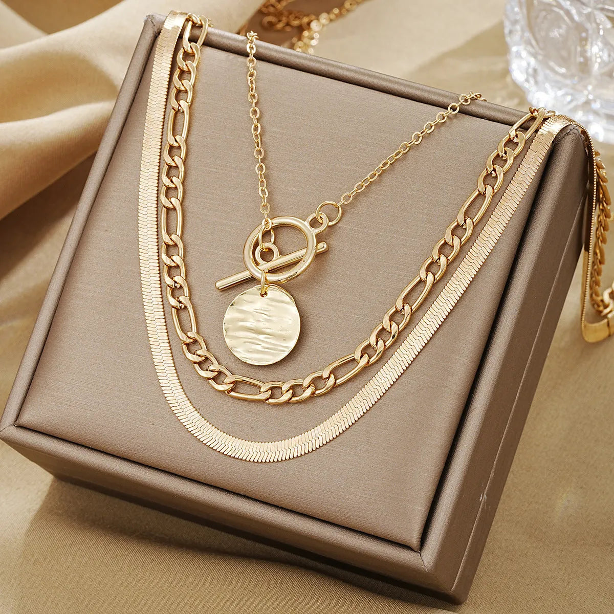 Retro multi-layer snake chain necklace in zinc alloy, available in two or three layers, unisex casual style