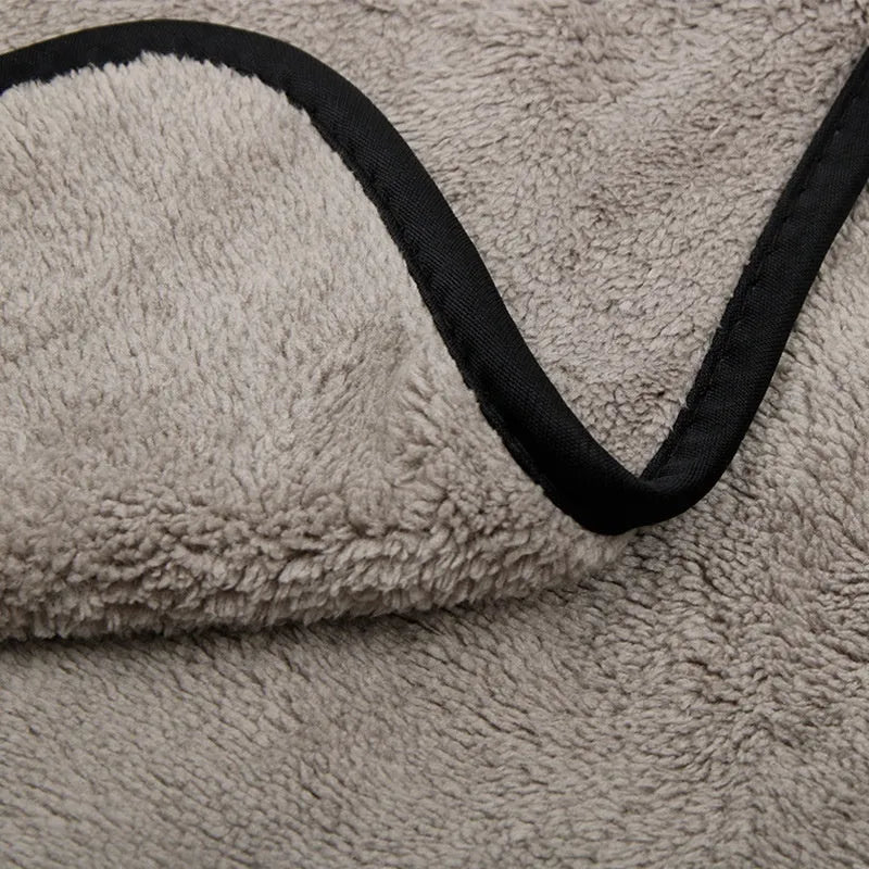 Microfiber car wash towel shown in three size variations: 75x35 cm, 60x40 cm, and 100x40 cm.